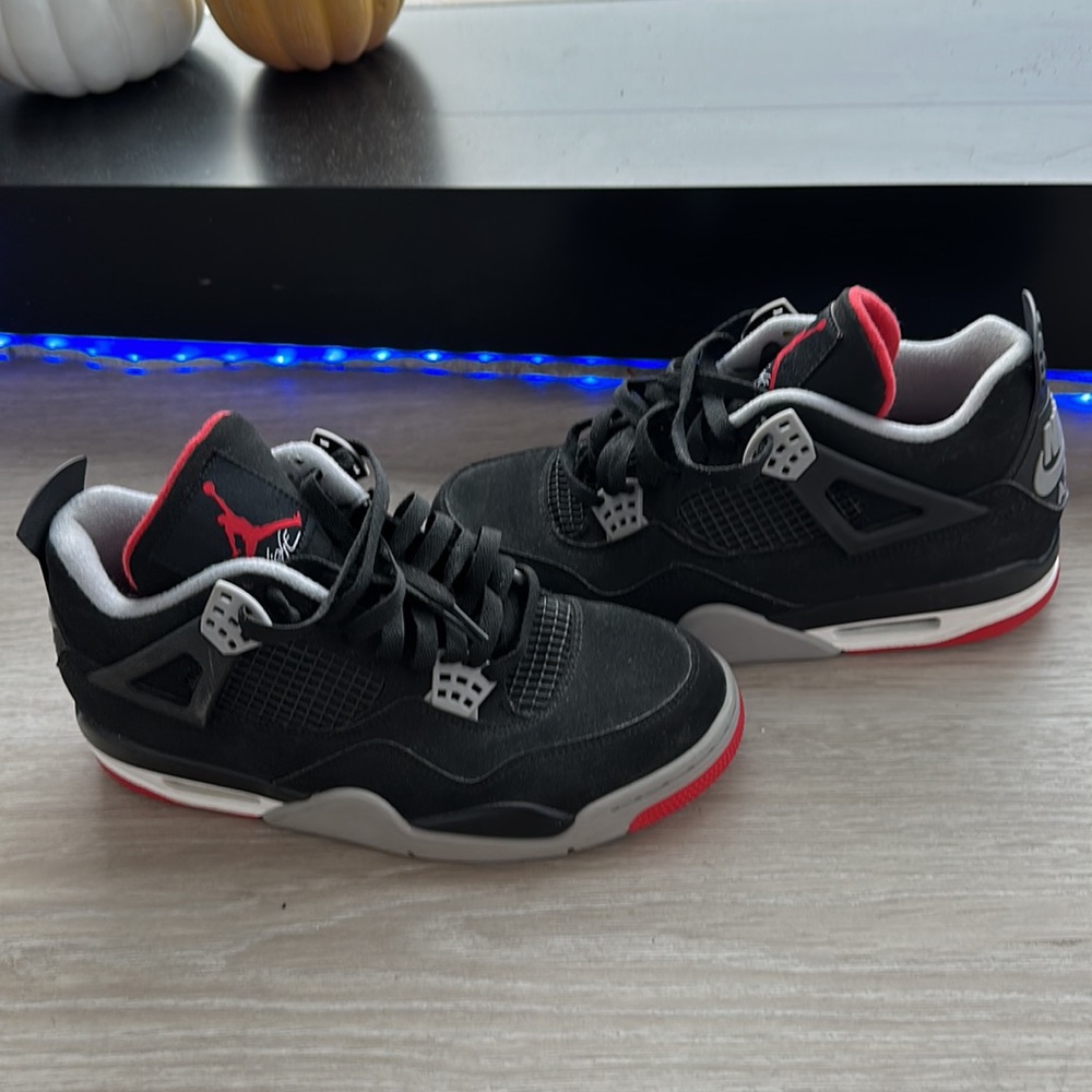 Air Jordan 4 - Picture 2 of 2